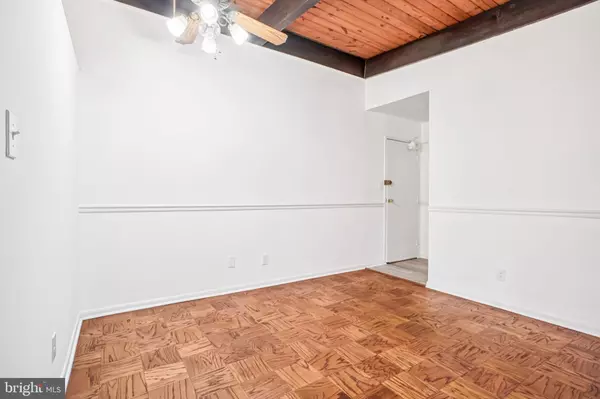 Annandale, VA 22003,4333 AMERICANA DR #203