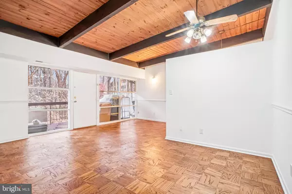 Annandale, VA 22003,4333 AMERICANA DR #203