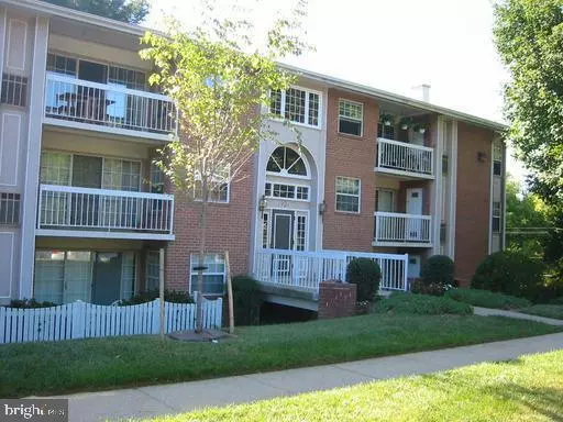 Mclean, VA 22102,1921 WILSON LN #303