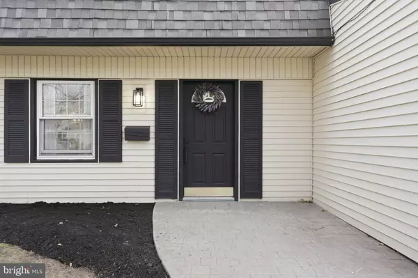 Willingboro, NJ 08046,52 TWISTING LN