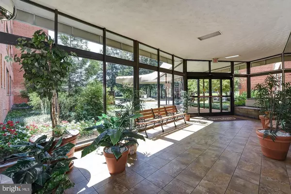 Arlington, VA 22209,1111 ARLINGTON BLVD #815