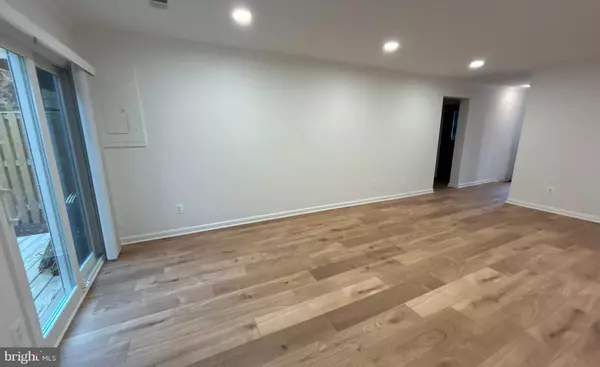 Dumfries, VA 22025,16318 TACONIC CIR