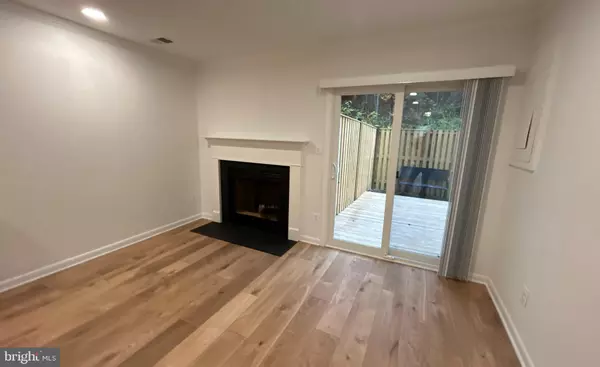 Dumfries, VA 22025,16318 TACONIC CIR