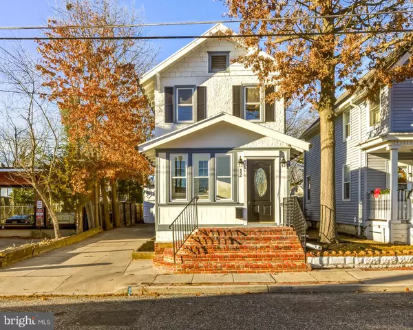 12 HAZEL AVE, Pitman, NJ 08071