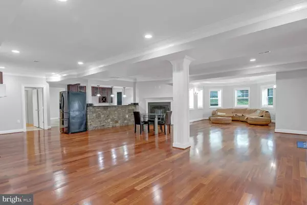 6529 FAIRLAWN DR #LOWER LEVEL, Mclean, VA 22101