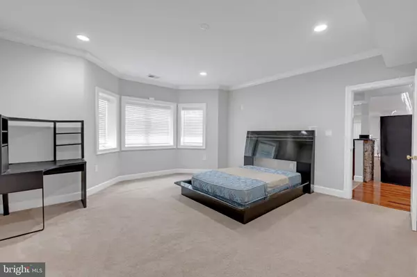 Mclean, VA 22101,6529 FAIRLAWN DR #LOWER LEVEL