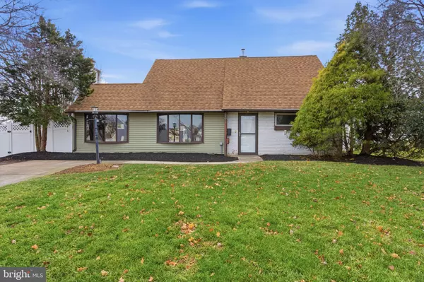 28 CLOISTER RD, Levittown, PA 19057