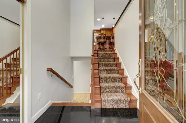 Fairfax, VA 22030,5300 SUMMIT DR