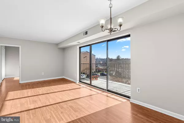 Falls Church, VA 22043,7616 SAVANNAH ST #201