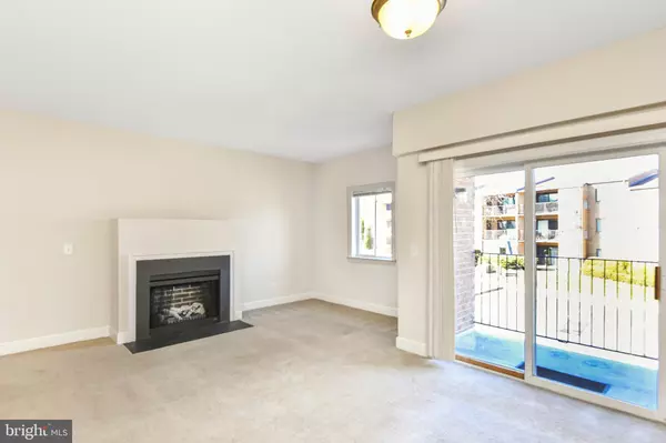 Manassas, VA 20109,10604 PROVINCIAL DR #201