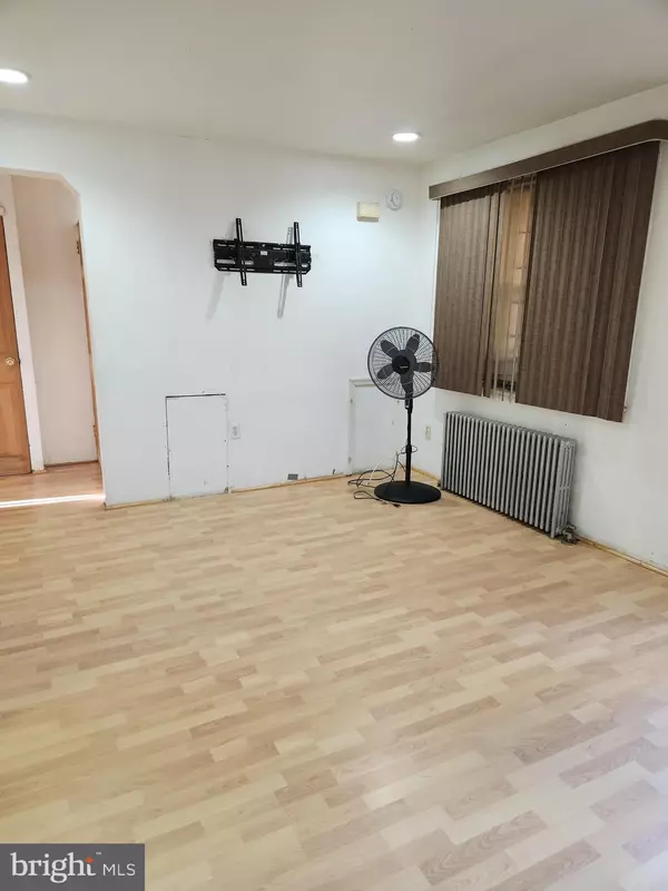 Camden, NJ 08105,367 MARLTON AVE