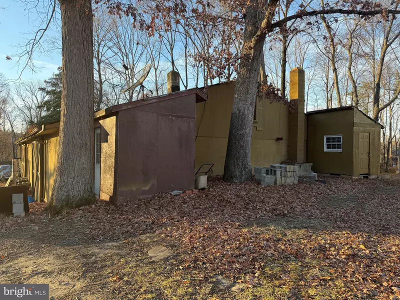 8906 HOOES RD, Lorton, VA 22079