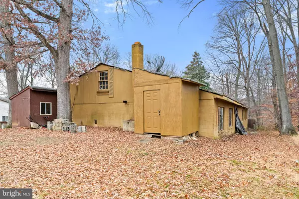 Lorton, VA 22079,8906 HOOES RD