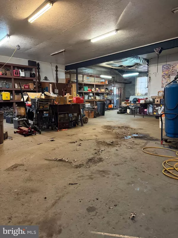 Lorton, VA 22079,8906 HOOES RD