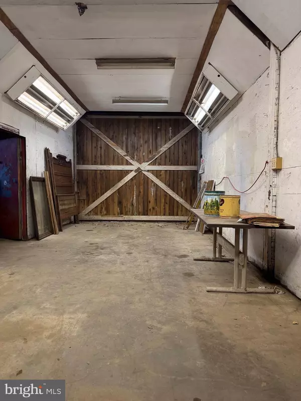 Lorton, VA 22079,8906 HOOES RD