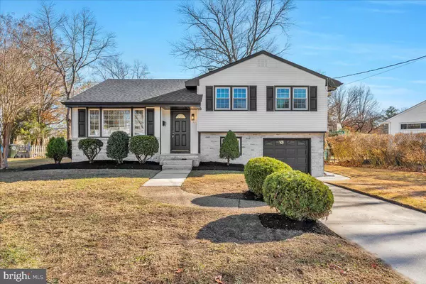 51 HOLLY DR, West Deptford, NJ 08096