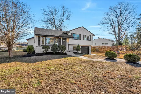 West Deptford, NJ 08096,51 HOLLY DR