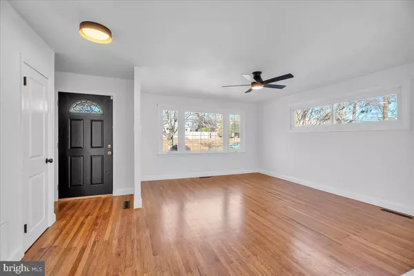 West Deptford, NJ 08096,51 HOLLY DR