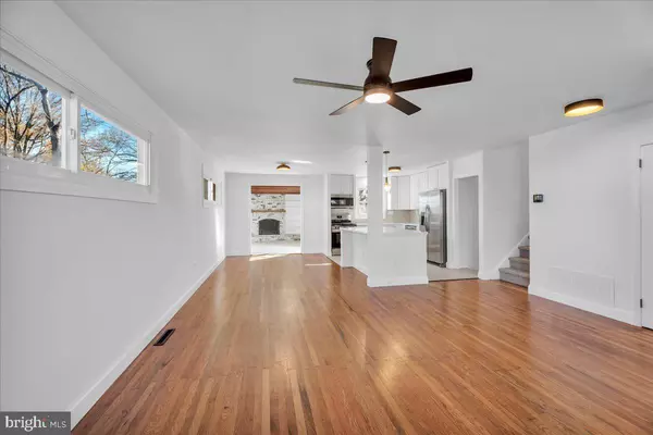 West Deptford, NJ 08096,51 HOLLY DR