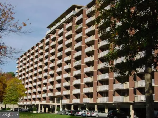 1300 ARMY NAVY DR #625, Arlington, VA 22202