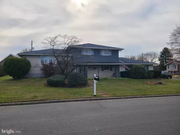 235 CIRCLE DR, Catasauqua, PA 18032