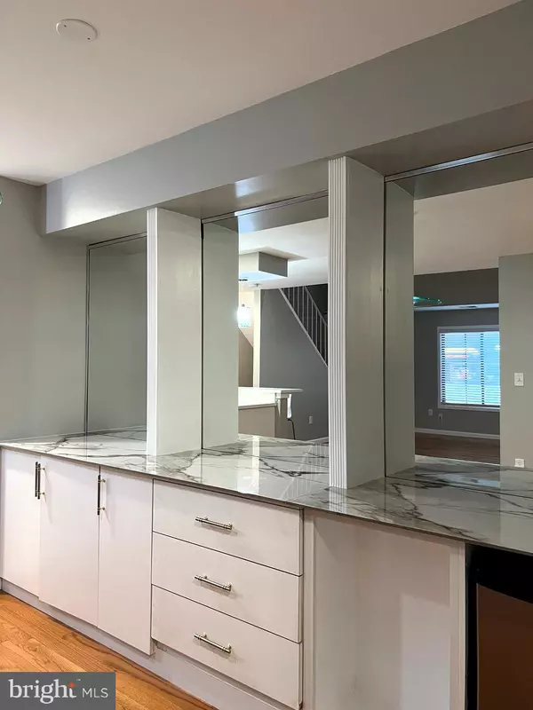 Gaithersburg, MD 20886,9916 HELLINGLY PL #154