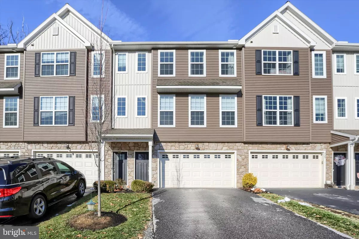 Mechanicsburg, PA 17055,523 BROOK SHIRE COURT