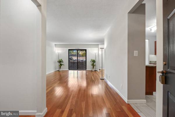 Alexandria, VA 22303,5904 MOUNT EAGLE DR #105