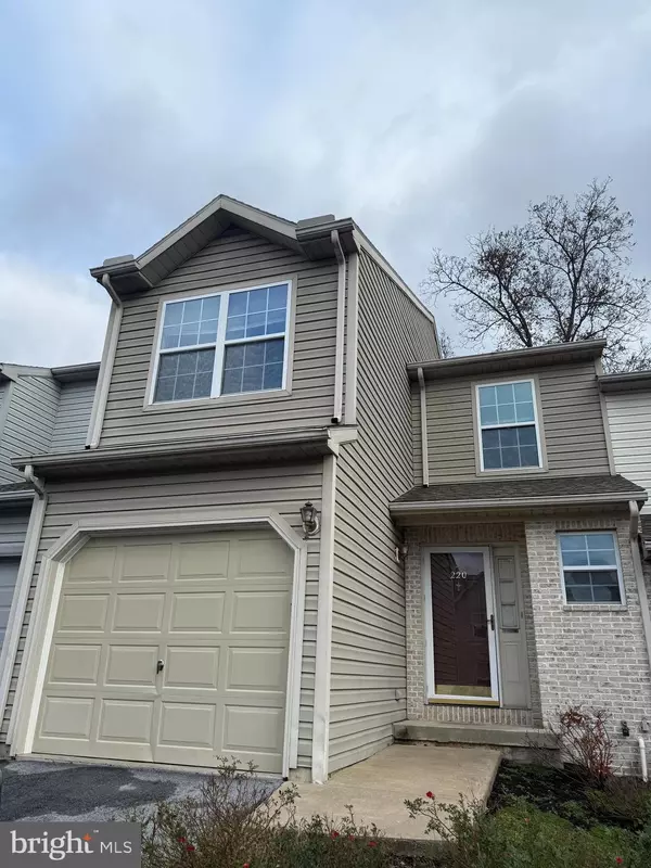 220 FOREST OAK LN, Harrisburg, PA 17110