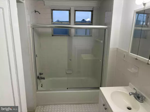 Philadelphia, PA 19131,5370 LEBANON AVE #2ND FL OOR FRONT APT