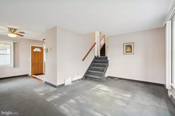 Philadelphia, PA 19128,8613 LYKENS LN