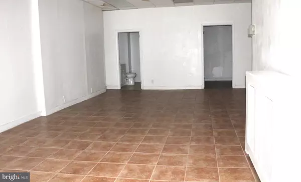 Ardmore, PA 19003,18 E LANCASTER AVE