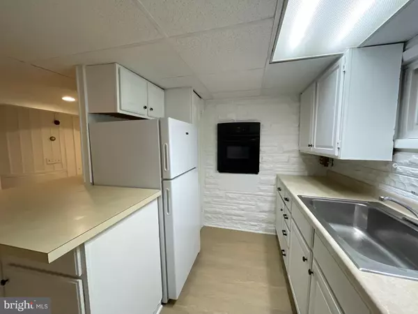 Hyattsville, MD 20781,4611 EDMONSTON RD #B