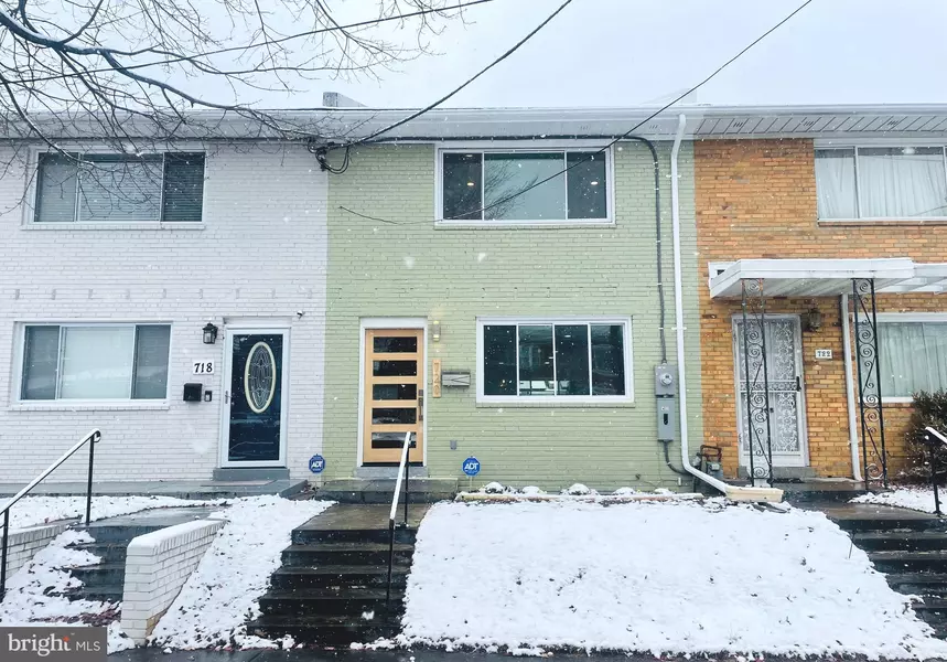 720 DECATUR ST NE, Washington, DC 20017