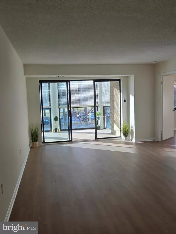 Silver Spring, MD 20906,15107 INTERLACHEN DR #2-215