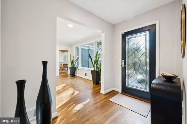 Chevy Chase, MD 20815,6 SPRING HILL CT