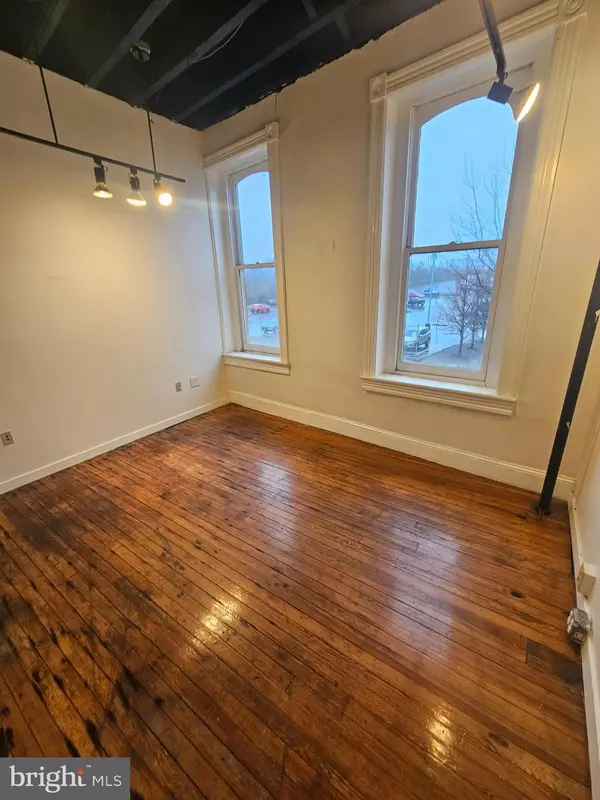 Trenton, NJ 08611,439 S BROAD ST #209