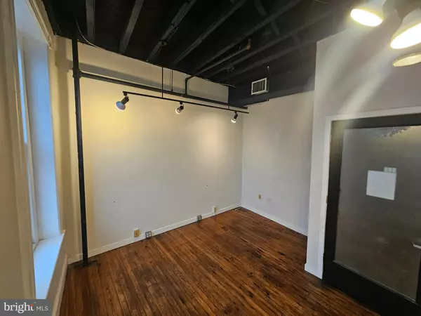 Trenton, NJ 08611,439 S BROAD ST #209