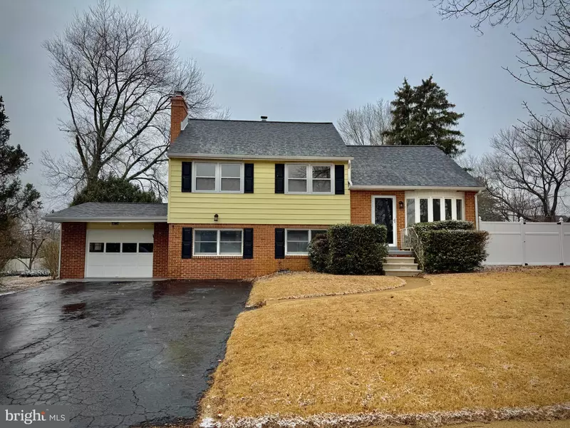 2620 MACLARY DR, Wilmington, DE 19808