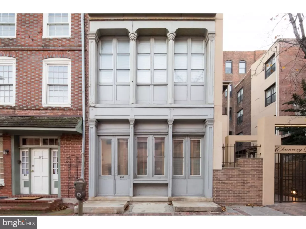 Philadelphia, PA 19106,130-4 ARCH ST #204