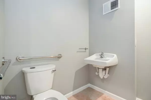 Beverly, NJ 08010,250 WARREN ST #1ST FLR