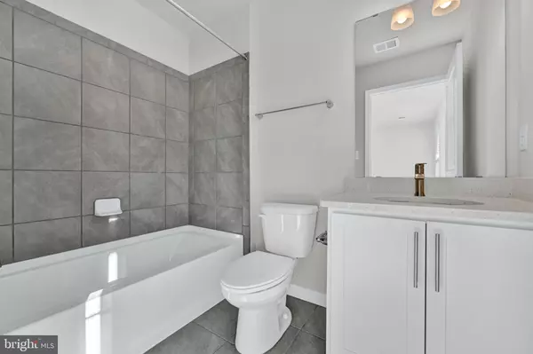 Rosedale, MD 21237,5021 SILVER OAK DR