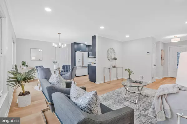 Vienna, VA 22182,1828 SAINT ROMAN DR