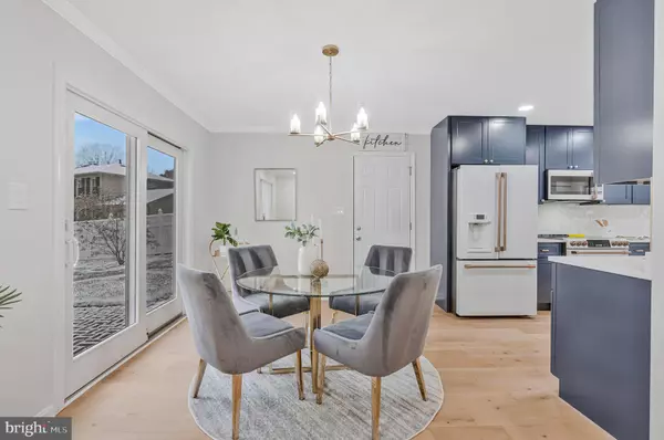 Vienna, VA 22182,1828 SAINT ROMAN DR