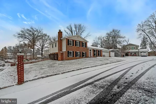 Vienna, VA 22182,1828 SAINT ROMAN DR