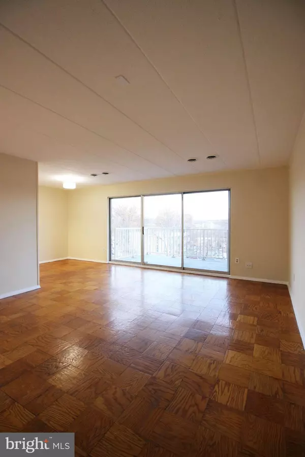 Alexandria, VA 22303,2632 WAGON DR #1C