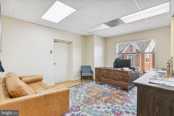 Great Falls, VA 22066,9913 GEORGETOWN PIKE #13