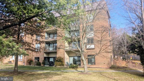 100 ROBERTS LN #300, Alexandria, VA 22314