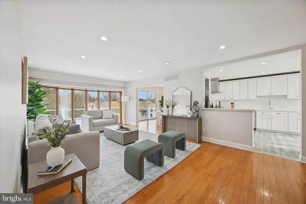 Cherry Hill, NJ 08002,20 PEBBLE LN