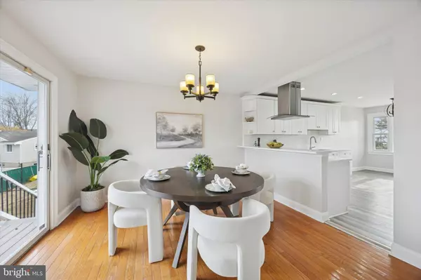 Cherry Hill, NJ 08002,20 PEBBLE LN